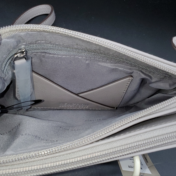 👜Kenneth Cole Reaction Crossbody Bag and Wristlet - Picture 8 of 10